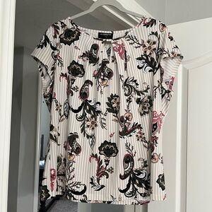 Liz Claiborne White Pleated Cap Sleeve Blouse